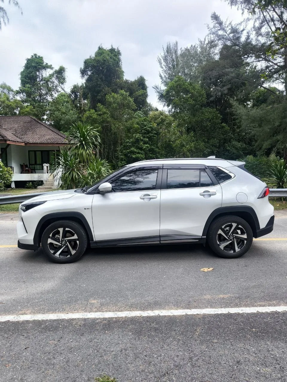 Toyota Yaris Cross Luxury Hybrid, 2025, фото 4