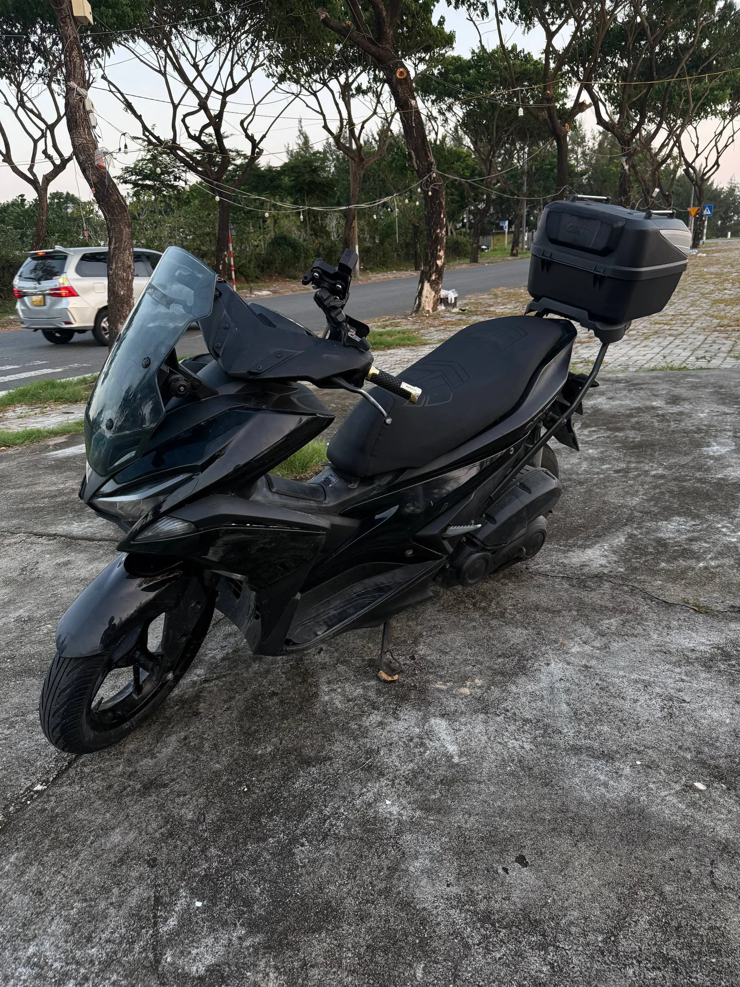 Yamaha NVX 155, кофр GIVI, фото 3