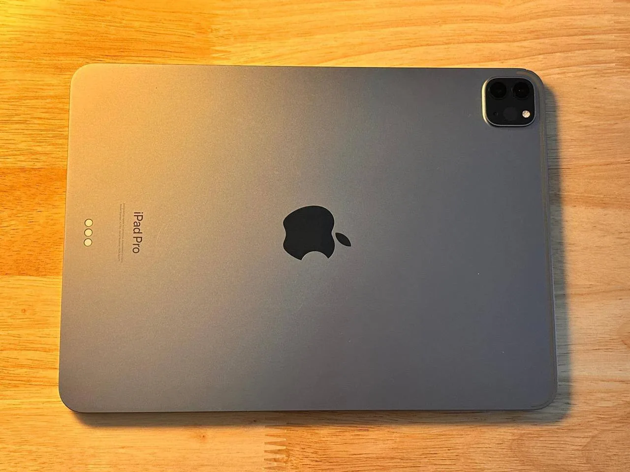 iPad Pro 11" M2 128 GB с чехлом-клавиатурой
