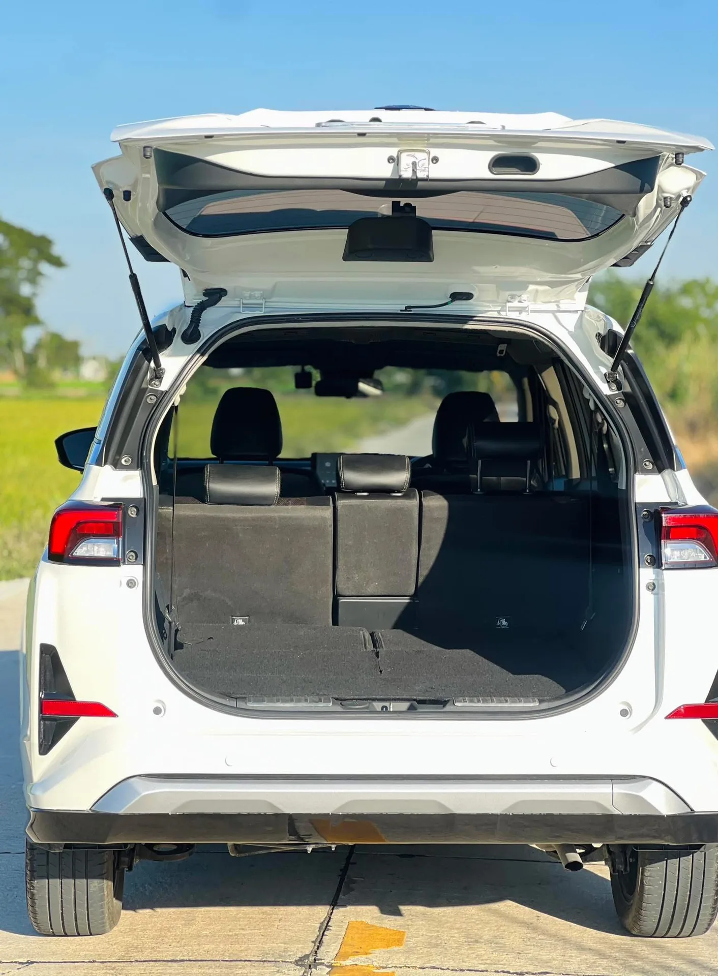 Аренда TOYOTA VELOZ 2023 PATTAYA Паттайя, фото 4