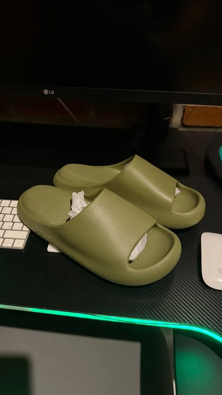 Шлепки в стиле Adidas Yeezy, 44, новые