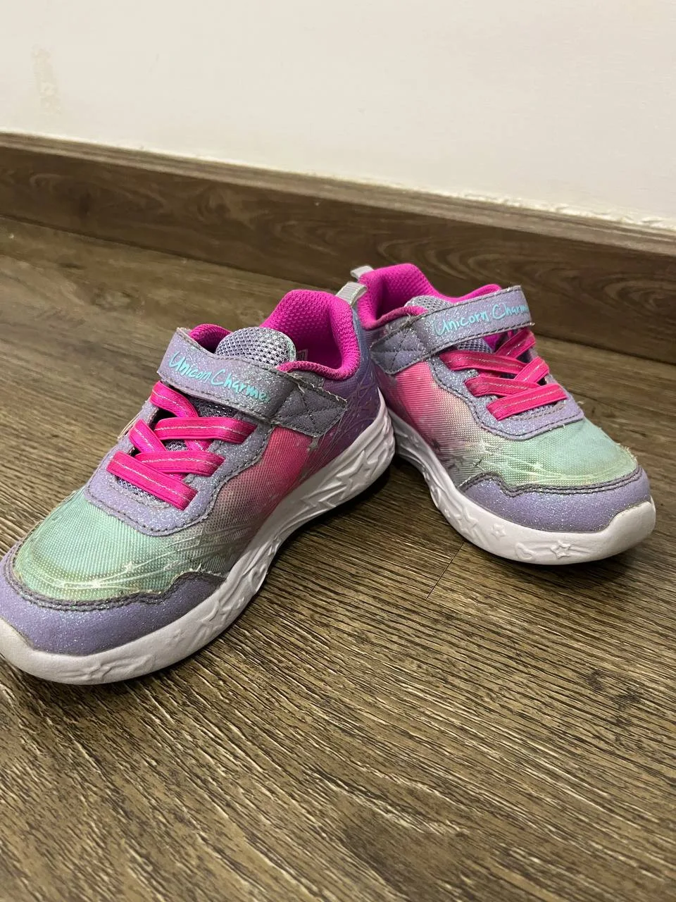 Детские кроссовки Skechers, светятся при ходьбе