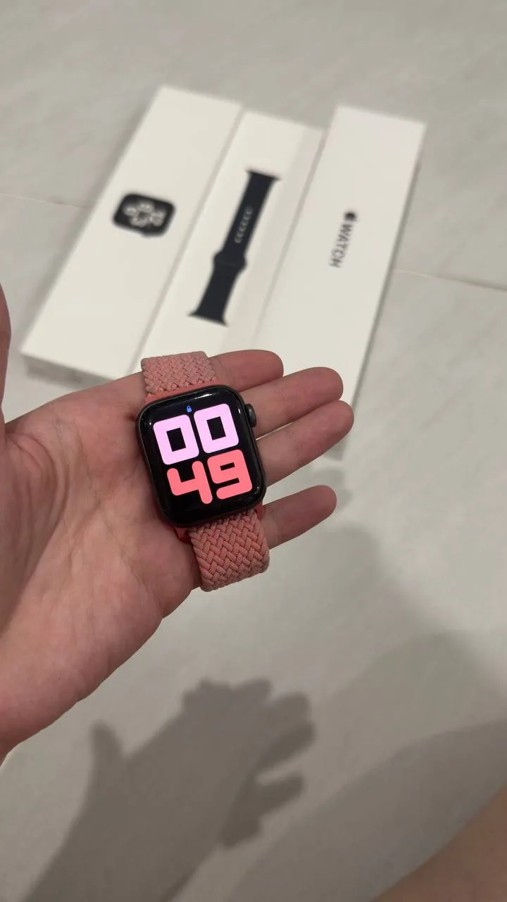 Часы Apple Watch SE 40 мм