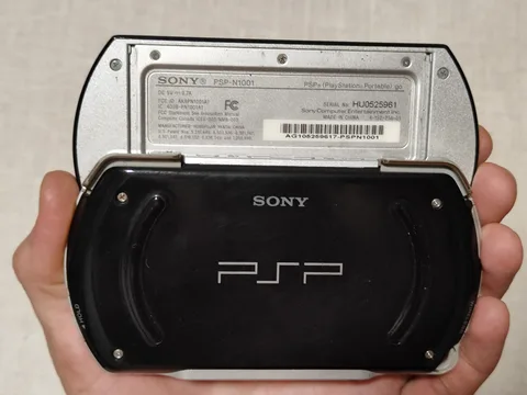 Консоль PSP GO, взломанная, исправна, фото 3