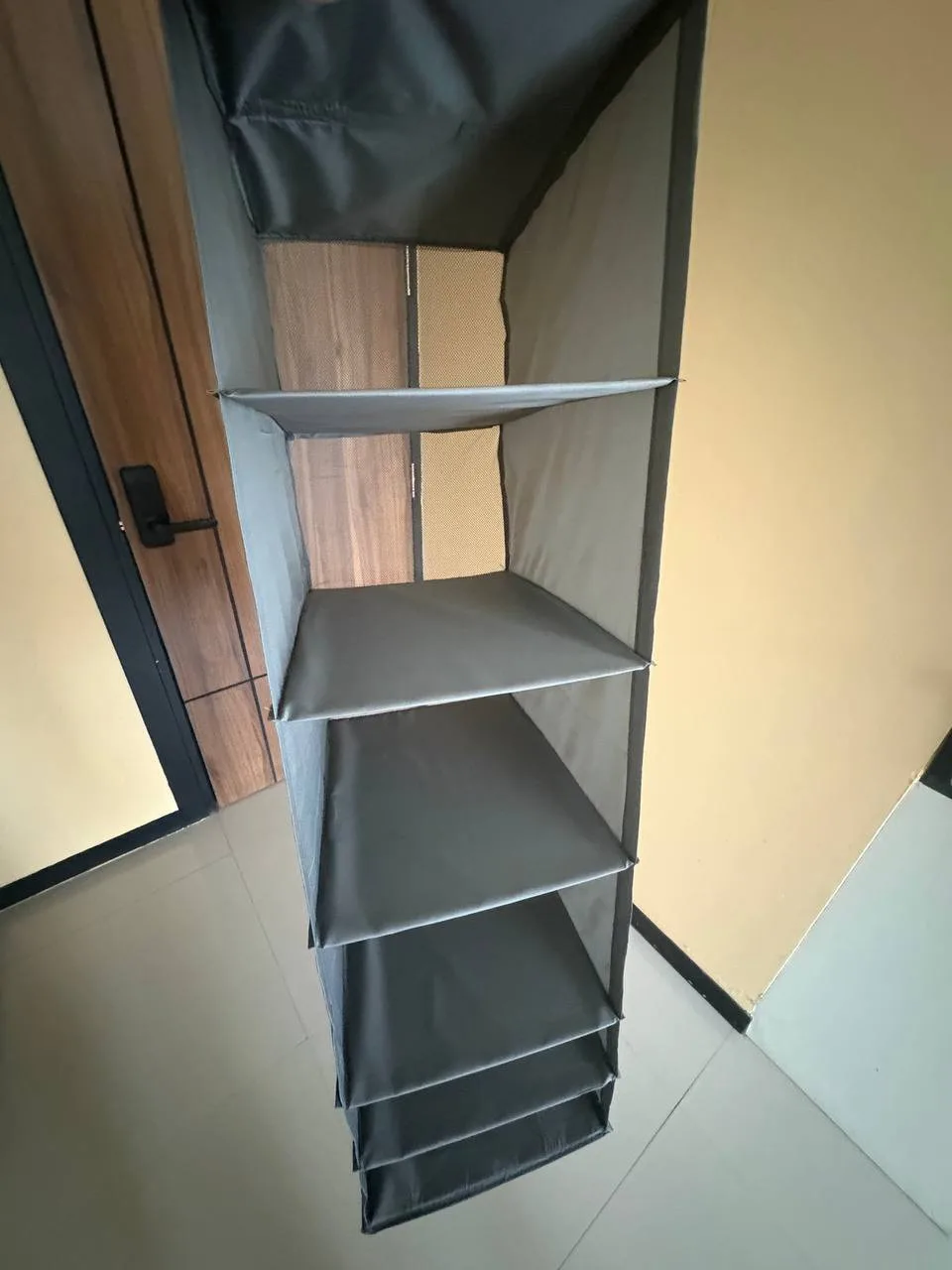 Подвесные полки в шкаф IKEA, серая и белая