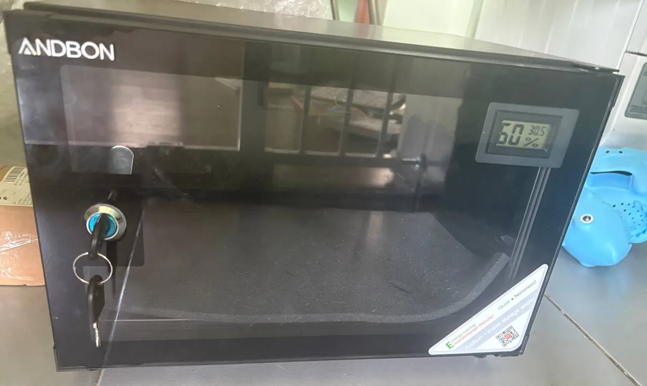Сухой шкаф (dry cabinet) для фототехники, на ремонт или запчасти