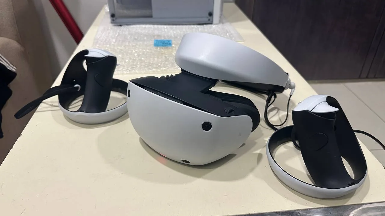 Sony VR2 с блоком для подключения к ПК и Mac