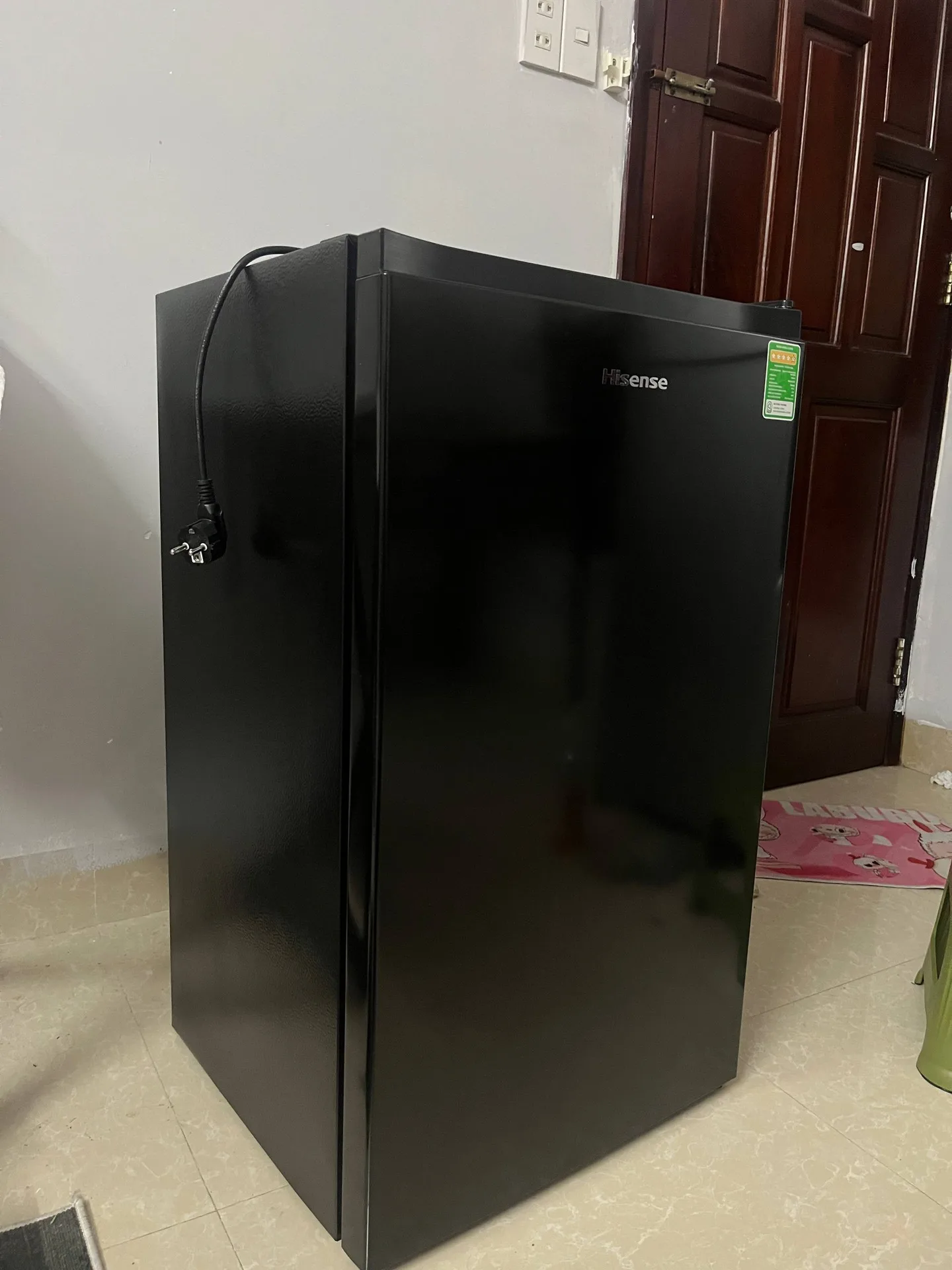 Компактный холодильник Hisense, 94 л