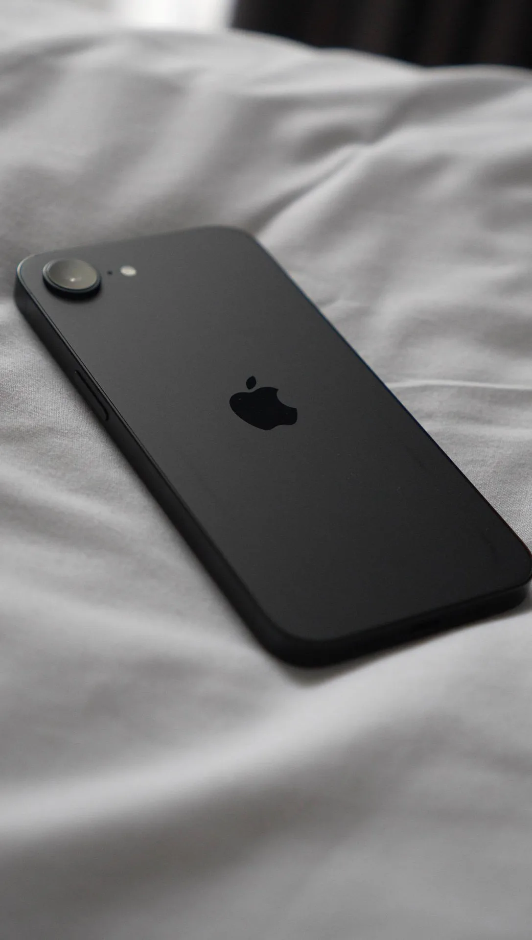 iPhone 16e, 128 GB, Black, фото 2