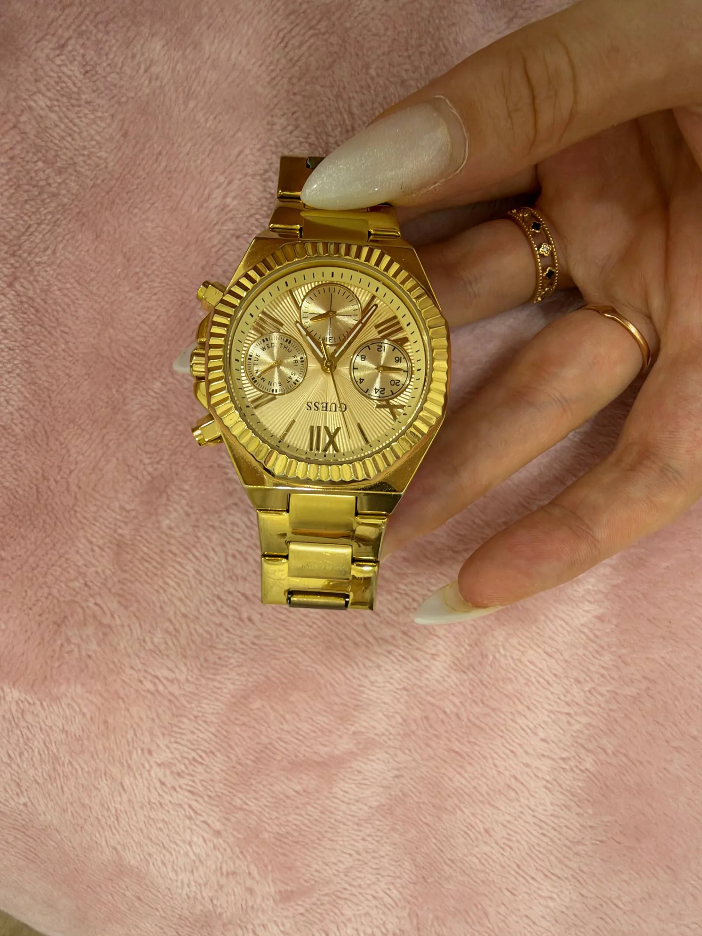 Часы Guess
