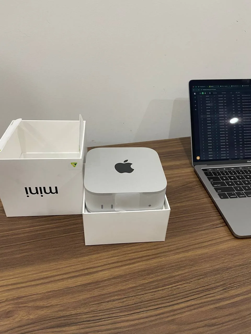 Mac mini M4 24 GB/256 GB + Magic Keyboard с Touch ID + Magic Trackpad, фото 2