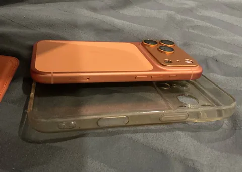 iPhone 17 Pro, оранжевый, фото 3