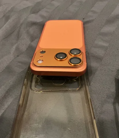 iPhone 17 Pro, оранжевый, фото 5