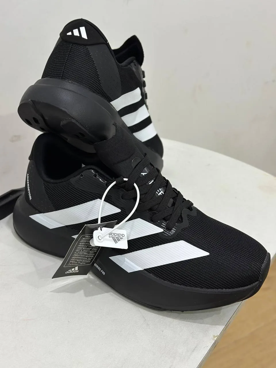 Новые кроссовки Adidas, размер 43–44